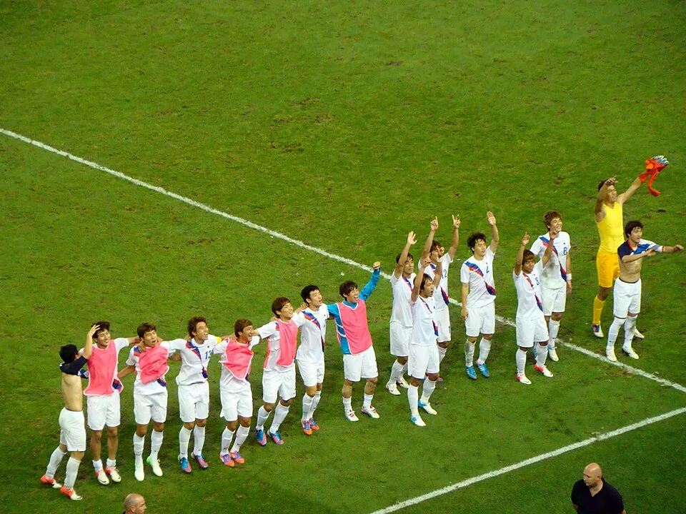 Park Jong-woo playing for Korea Republic at the 2012 Olympics