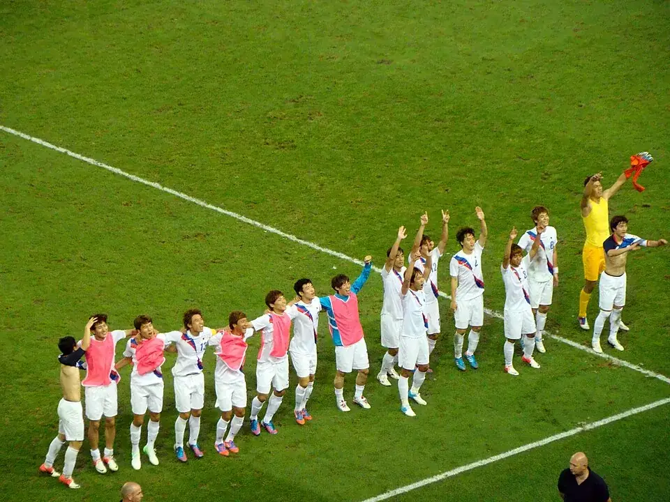 Park Jong-woo playing for Korea Republic at the 2012 Olympics
